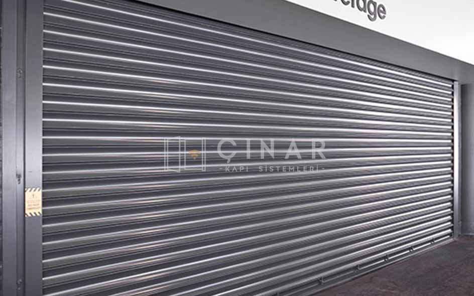 Kepenkler İşyerinden Güvenli Çıkışa Yardımcı Olur mu? - Çınar Kapı Sistemleri